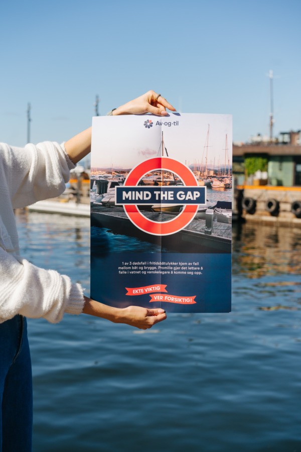 Mind the gap plakat
