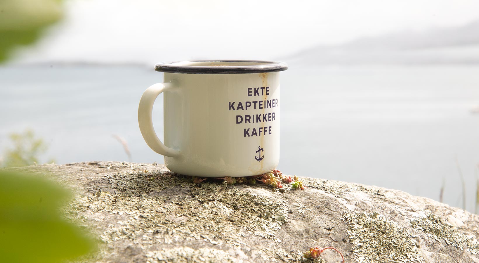 Bilde av kaffekopp med skriften "Ekte kapteiner drikker kaffe"