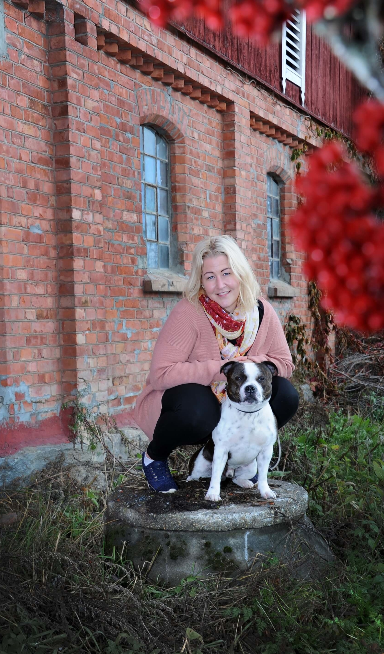 Bilde av Stine og en hund