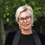 Portrettbilde av Fanny Duckert, som kikker rett inn i kamera.