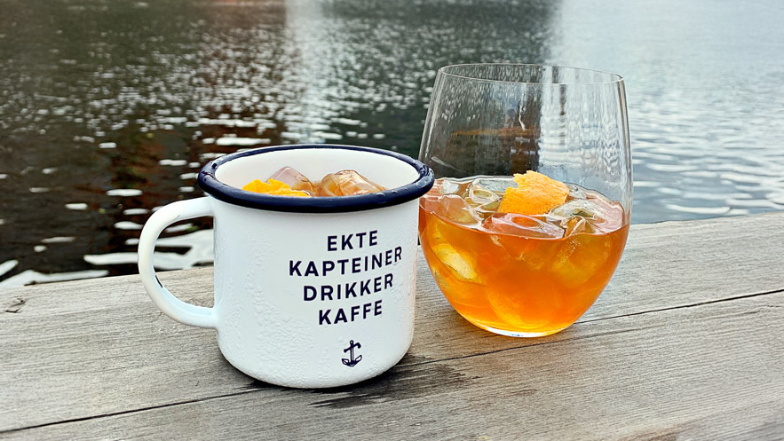 Bilde av Caffee Negroni i en kopp og glass