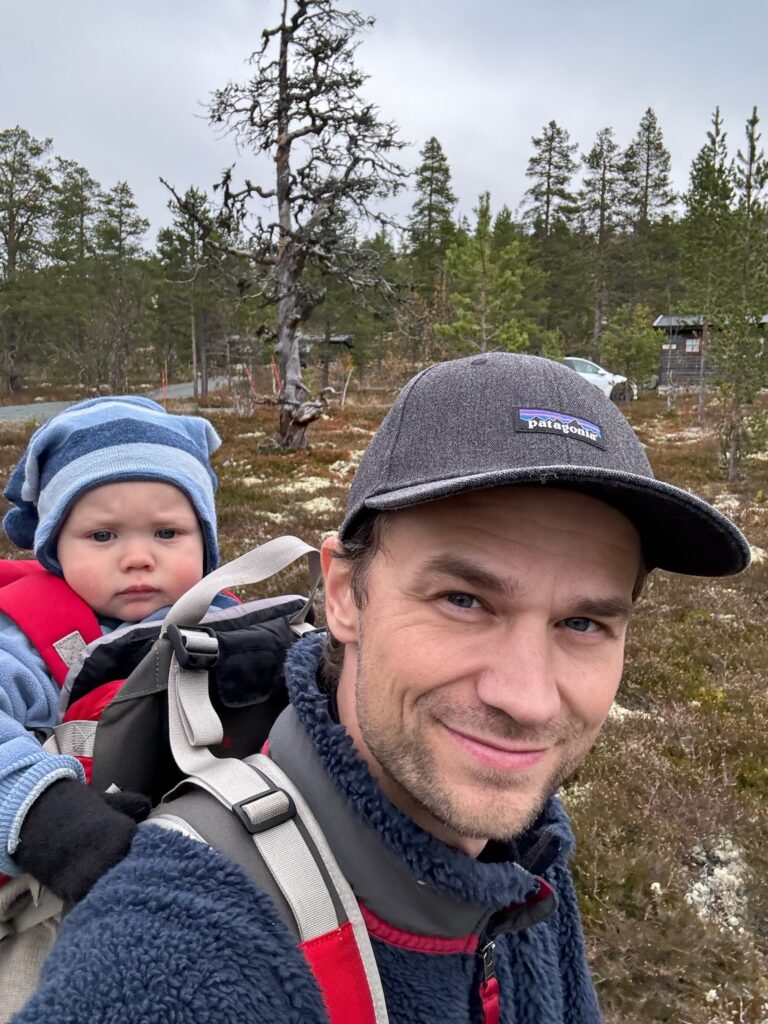 Kenneth Brendjord med bæremeis på ryggen