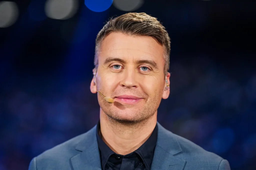 Ole Erevik som håndballeskpert for Viaplay under VM-kampen i håndball mellom Portugal og Brasil i Unity Arena, januar 2025.