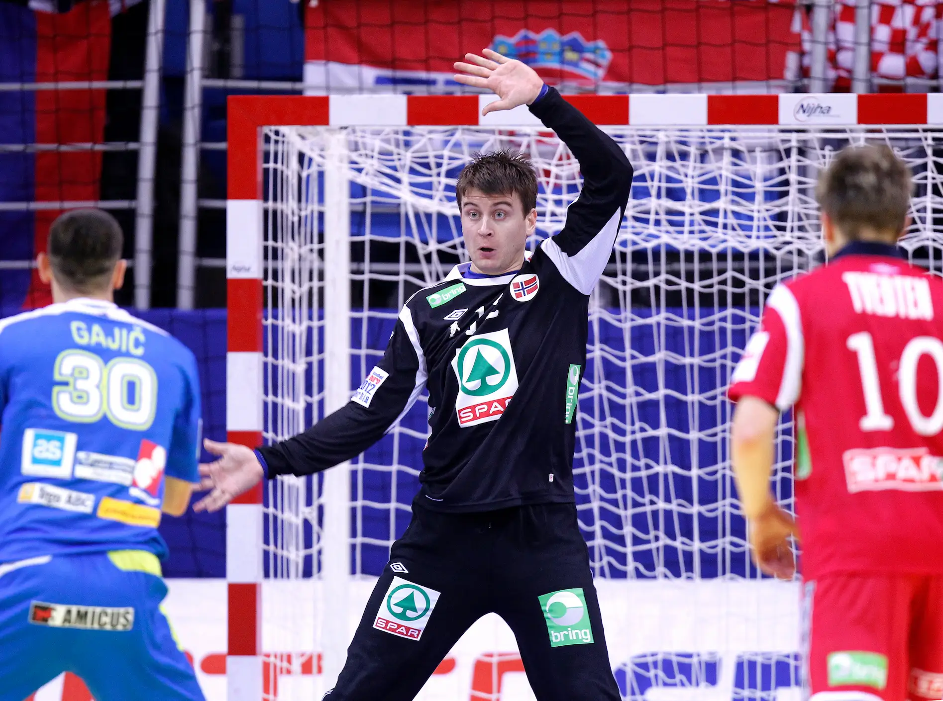 Bilde fra håndball-EM i Serbia 2012. Ole Erevik var keeper da Norge vant 28-27 mot Slovenia i åpningskampen i Millennium Hall i Vrsac.
