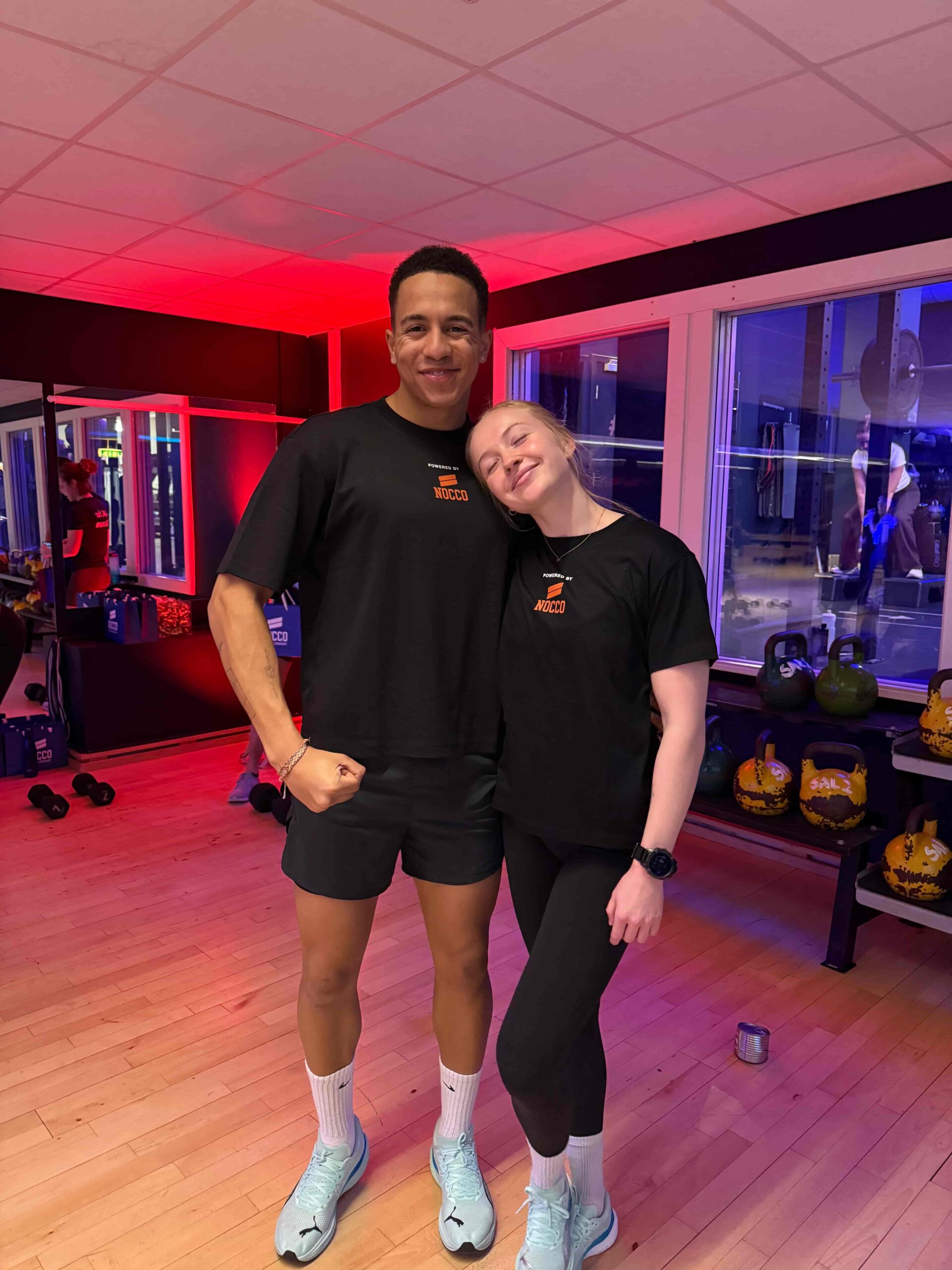 Hedda og Simon på treningssenter.