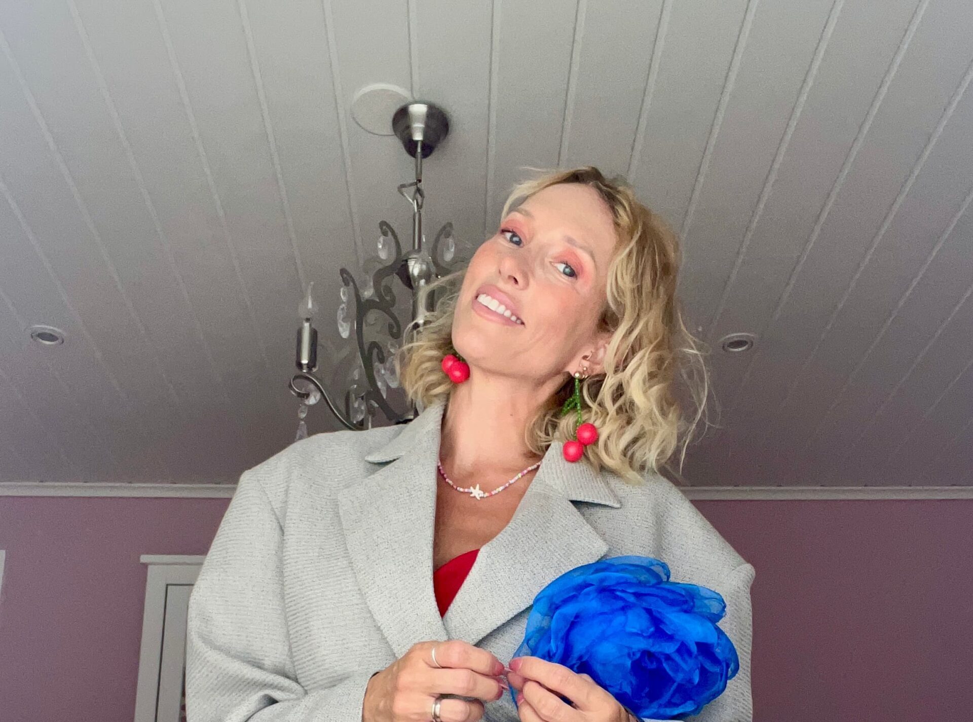 Kjerstin smiler til kamera