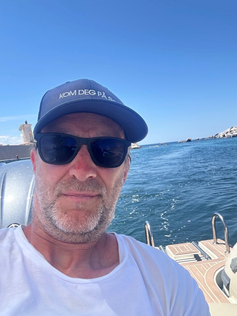 Selfie av kjetil i båt.