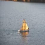 Bilde av en seilbåt på havet